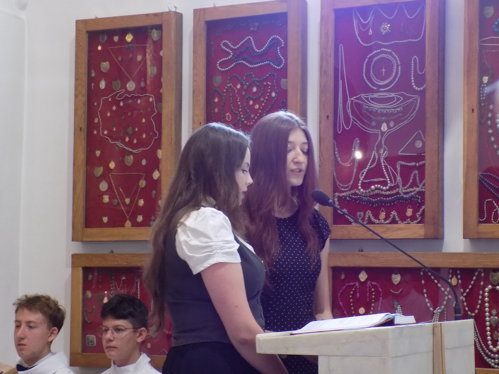 Zdjęcie Rozp roku 2025-2026 (06)b30efe94-af32-4c60-bc40-2d74be060c50.JPG w galerii Uroczyste rozpoczęcie roku szkolnego 2025/2026